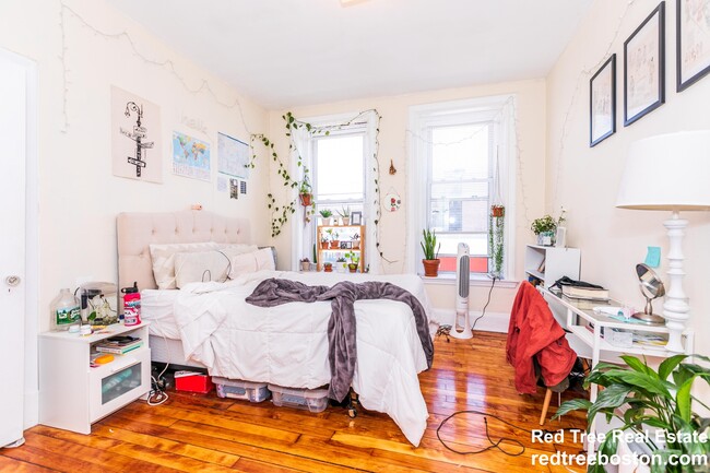 1284 Commonwealth Ave, Unit 5 in Boston, MA - Foto de edificio - Building Photo