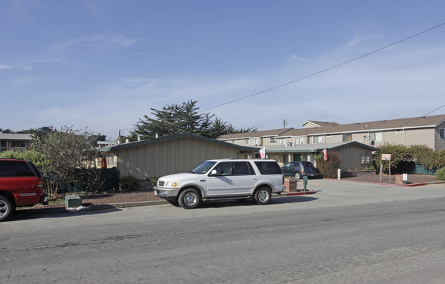 176-182 Palm Ave in Marina, CA - Building Photo - Building Photo