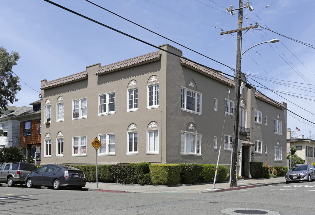 4901 Clarke St in Oakland, CA - Building Photo