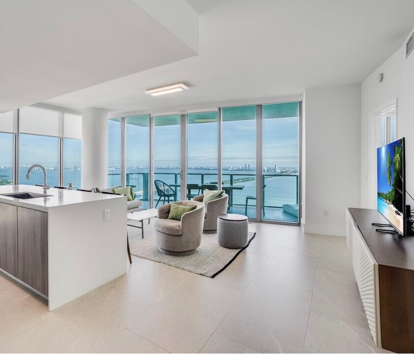 2900 NE 7th Ave, Unit 3702 in Miami, FL - Foto de edificio