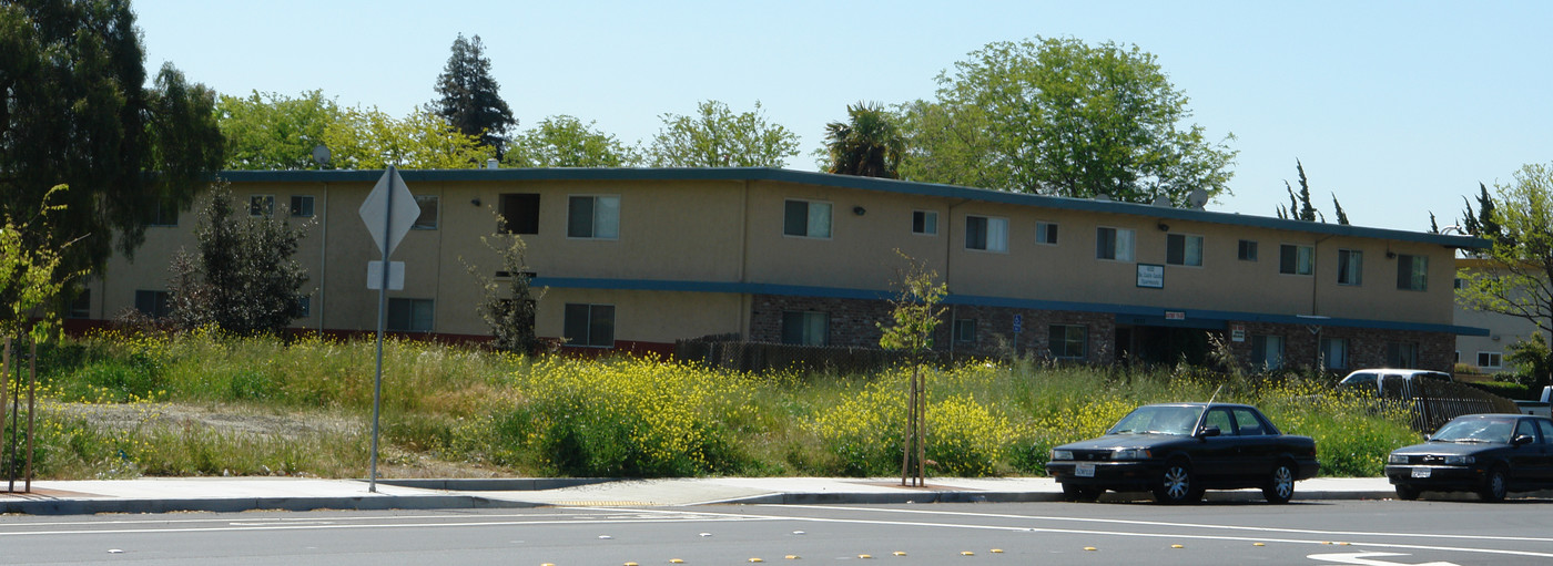 Da Costa Castle Apartments in Fremont, CA - Building Photo