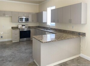 10214 SW 175th St-Unit -B in Miami, FL - Building Photo - Building Photo