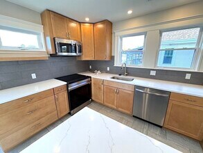 14 White St in Arlington, MA - Building Photo - Building Photo