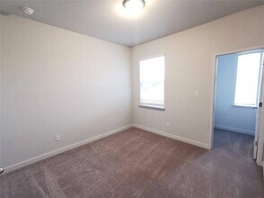 605 W South St in Leander, TX - Foto de edificio - Building Photo