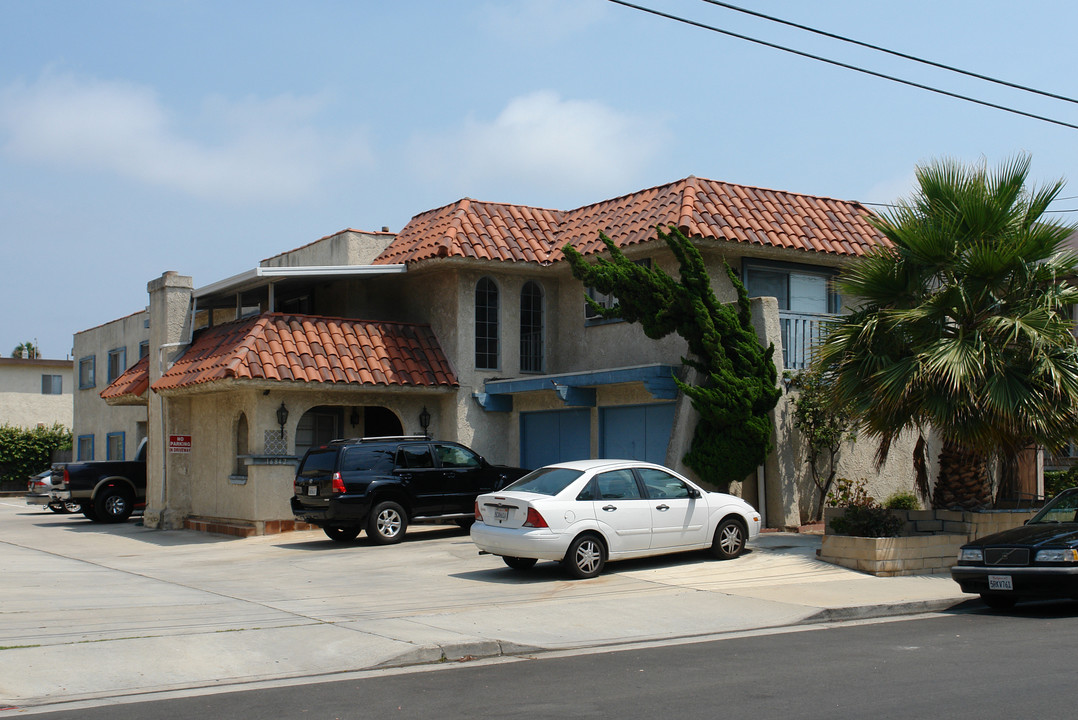 16842 Sims St in Huntington Beach, CA - Building Photo