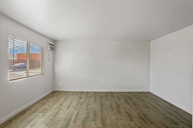 111 N Walnut Ave in Manteca, CA - Building Photo - Building Photo