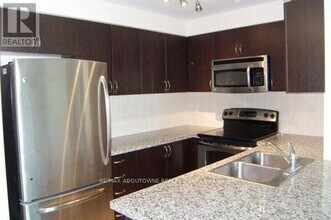 4900 Glen Erin Dr in Mississauga, ON - Building Photo - Building Photo