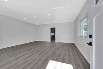 11228 Louise Ave in Granada Hills, CA - Building Photo - Building Photo