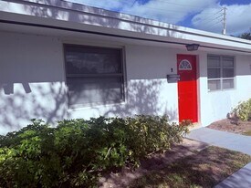 630 Prosperity Farms Rd in North Palm Beach, FL - Building Photo