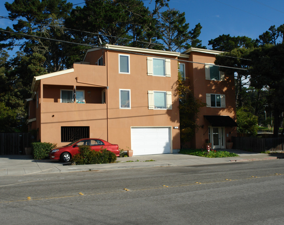 99 Avenue Portola in Half Moon Bay, CA - Foto de edificio