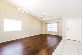 5021 Drummond Rd in Las Vegas, NV - Building Photo - Building Photo