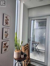 1 Yorkville Ave in Toronto, ON - Building Photo - Building Photo