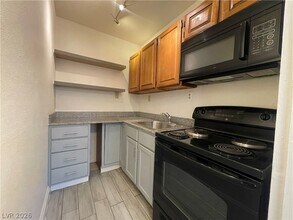 405 S 15th St, Unit B in Las Vegas, NV - Foto de edificio - Building Photo