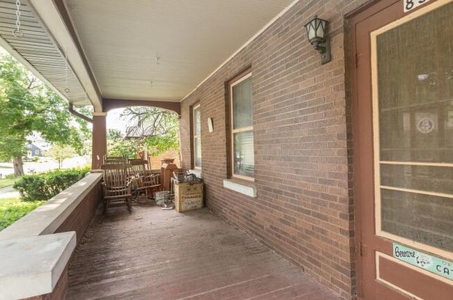 830 Bellevue Ave in Elgin, IL - Foto de edificio - Building Photo