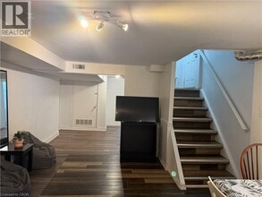 8 Myrtle Ave in St Catharines, ON - Building Photo - Building Photo