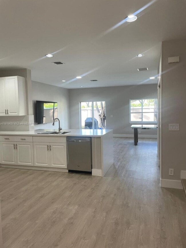 13227 NW 7th Dr in Plantation, FL - Building Photo - Building Photo