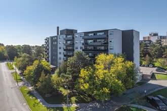 6 Auburndale Ct in Toronto, ON - Building Photo - Building Photo