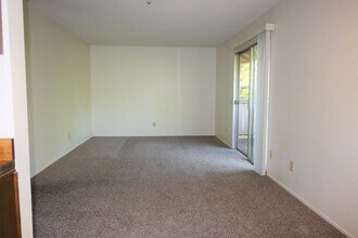 949 Camino Coronado in Rohnert Park, CA - Building Photo - Building Photo