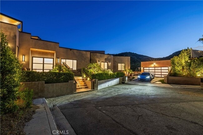 4000 Bouquete St in Glendale, CA - Building Photo - Building Photo