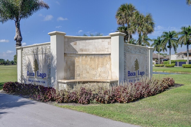 8545 Casa Del Lago in Boca Raton, FL - Building Photo - Building Photo
