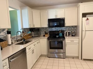 185 Manville Hill Rd, Unit 302 in Cumberland, RI - Building Photo - Building Photo