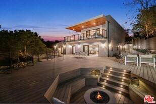 3936 Farley Ct in Los Angeles, CA - Building Photo