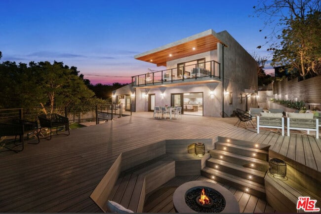 3936 Farley Ct in Los Angeles, CA - Building Photo - Building Photo