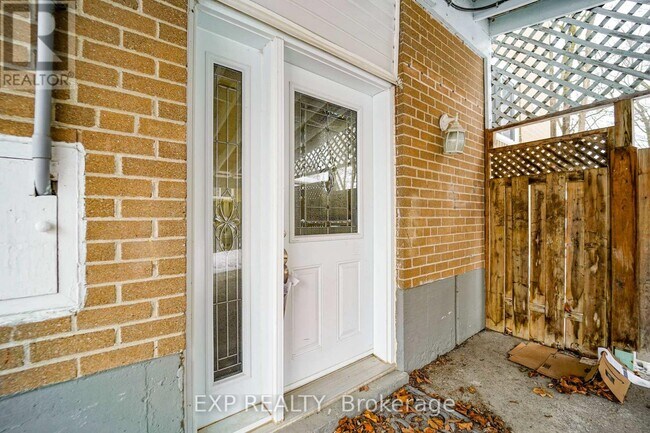 22 Jones Ct in Aurora, ON - Building Photo - Building Photo