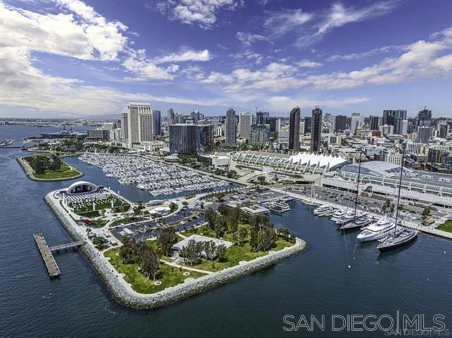200 E Harbor Dr in San Diego, CA - Building Photo
