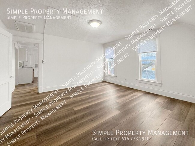 1004 Jennette Ave NW in Grand Rapids, MI - Building Photo - Building Photo