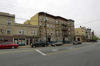 4508 Park Ave in Weehawken, NJ - Foto de edificio - Building Photo