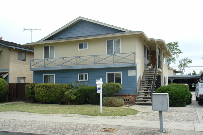 518 Troy Dr in San Jose, CA - Foto de edificio - Building Photo