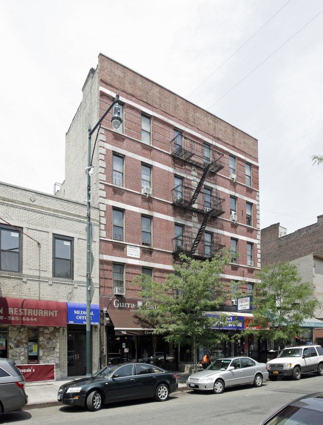 2325 Arthur Ave in Bronx, NY - Foto de edificio - Building Photo