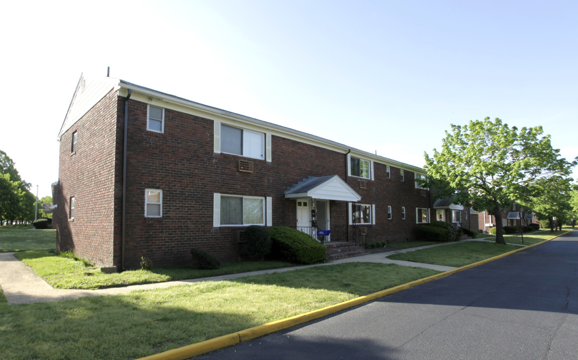 Laurel Gardens Cooperative in Eatontown, NJ - Building Photo