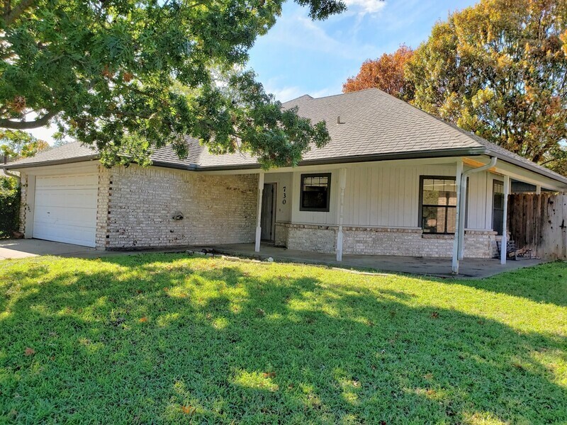 730 Patricia Dr in Sherman, TX - Building Photo