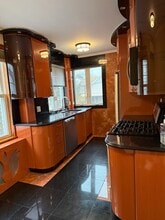 713 Yonkers Ave, Unit Second floor in Yonkers, NY - Foto de edificio - Building Photo