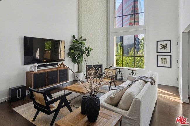 property at 720 Huntley Dr