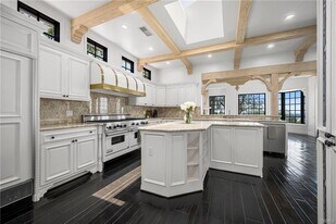 1541 Dolphin Terrace in Newport Beach, CA - Building Photo