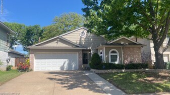 903 Love Wood Ln in Arlington, TX - Building Photo