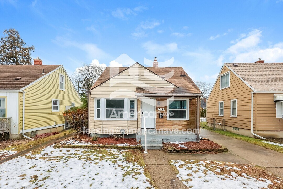312 De Villen Ave in Royal Oak, MI - Building Photo