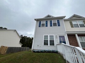 110 Pinegrove Ct in Jacksonville, NC - Building Photo