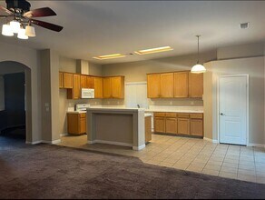 10603 Vista Bonita Dr in Bakersfield, CA - Building Photo - Building Photo