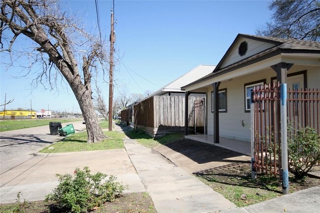 1001 Delmas St in Houston, TX - Foto de edificio - Building Photo