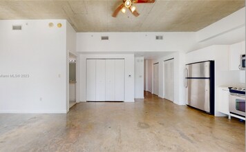 133 NE 2nd Ave, Unit 510 in Miami, FL - Building Photo - Building Photo