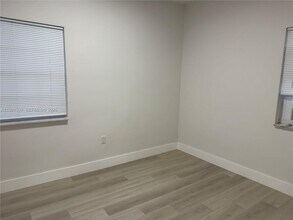 7611 Harding Ave-Unit -6 in Miami Beach, FL - Foto de edificio - Building Photo