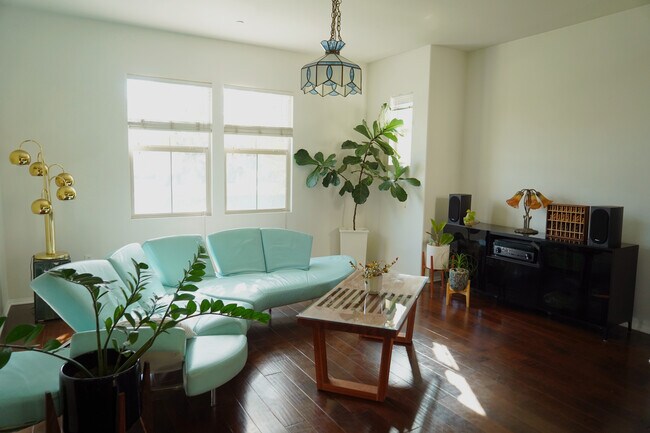 951 N Sunrise Ln, Unit A in Azusa, CA - Building Photo - Building Photo