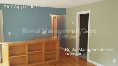 3107 Argyle Rd in Mound, MN - Foto de edificio - Building Photo