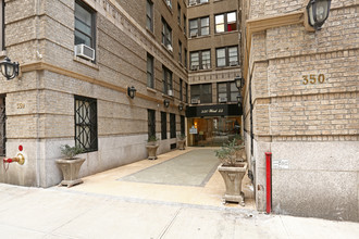 350 W 55th St in New York, NY - Building Photo - Building Photo