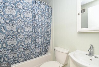 1554 N Lawrence St in Philadelphia, PA - Foto de edificio - Building Photo