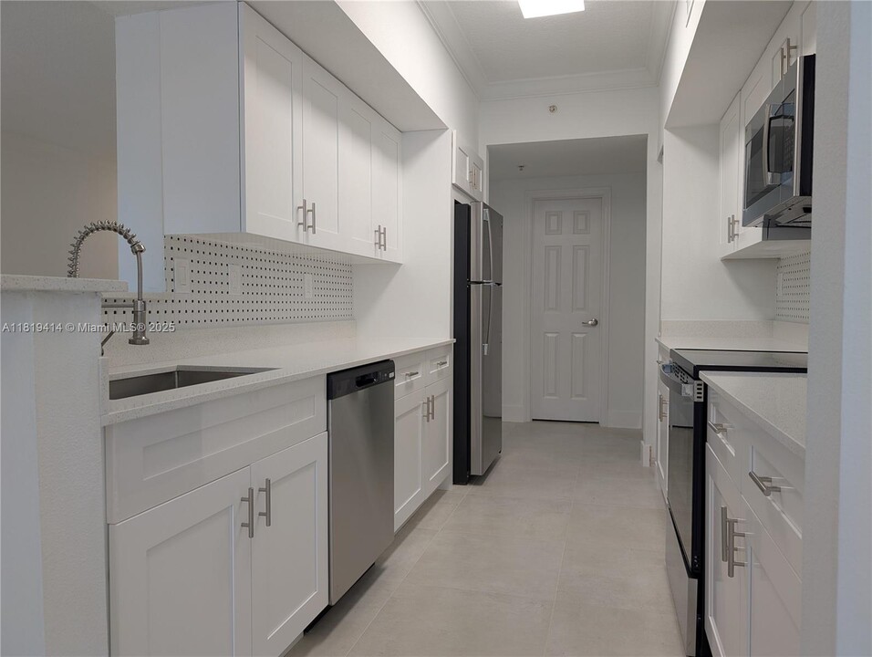 11650 SW 2nd St in Pembroke Pines, FL - Building Photo